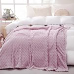 Ultra-Soft And Comfortable 3d Jacquard Flannel Throw - Image 2